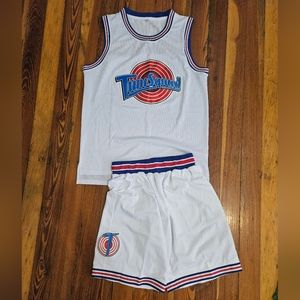 Mens Size L Tune Squad Jersey w/shorts
